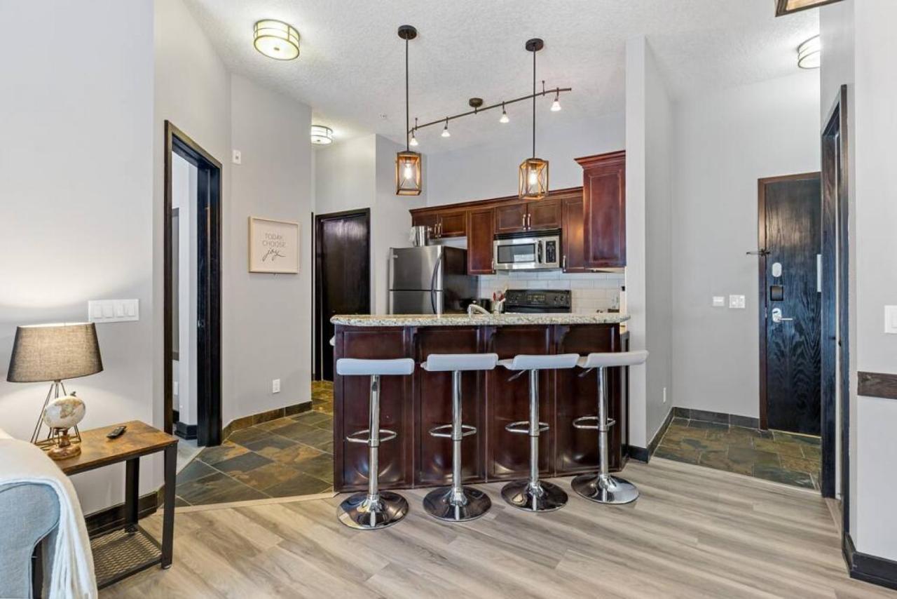 Nature'S Nook By Instant Suites Pool & Hottub Canmore Extérieur photo