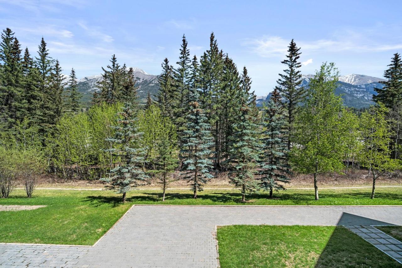 Nature'S Nook By Instant Suites Pool & Hottub Canmore Extérieur photo