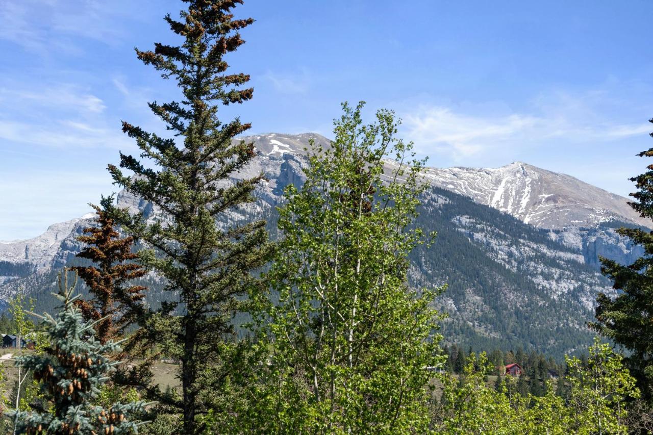 Nature'S Nook By Instant Suites Pool & Hottub Canmore Extérieur photo